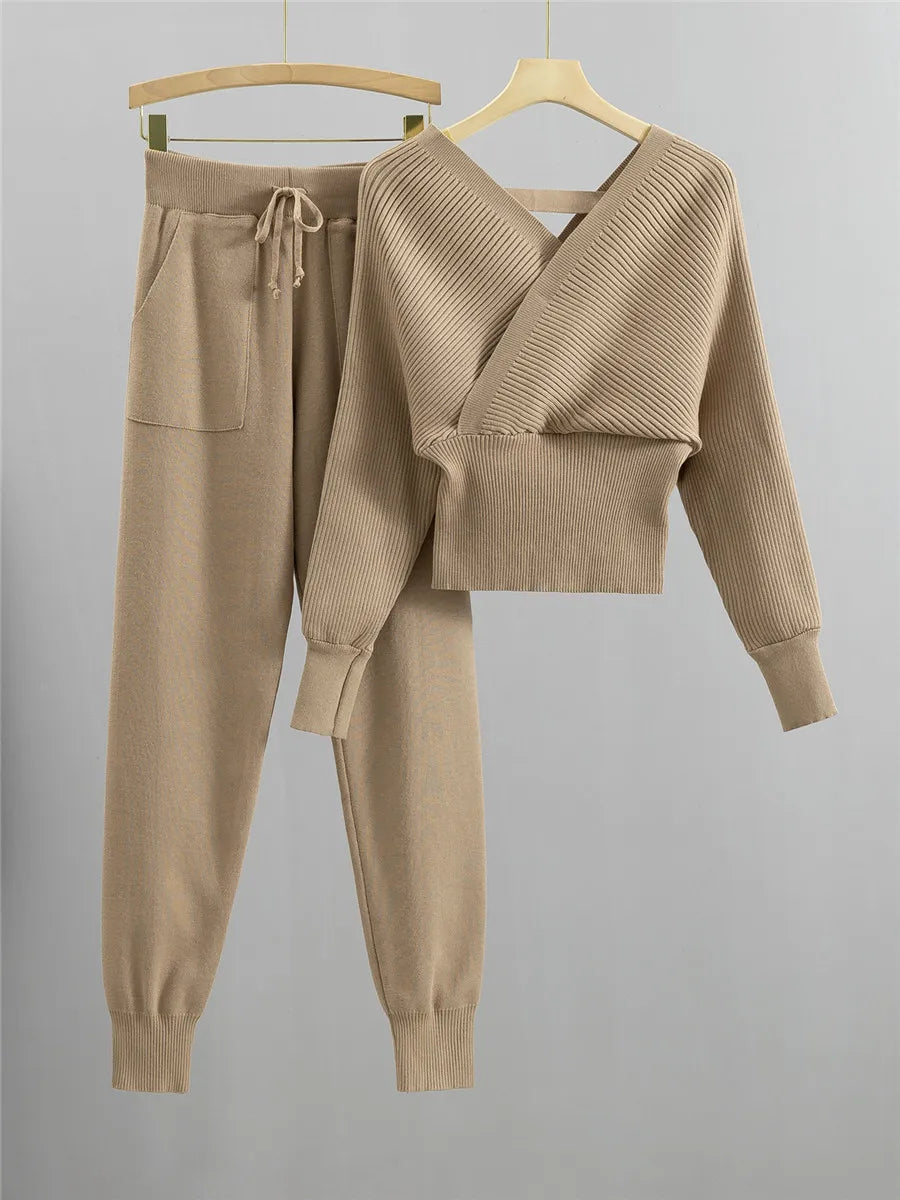 Tweedelige Set Dames Katoenmix met Overslagtrui en Taps Toelopende Joggingbroek – Casual en Verfijnd 0