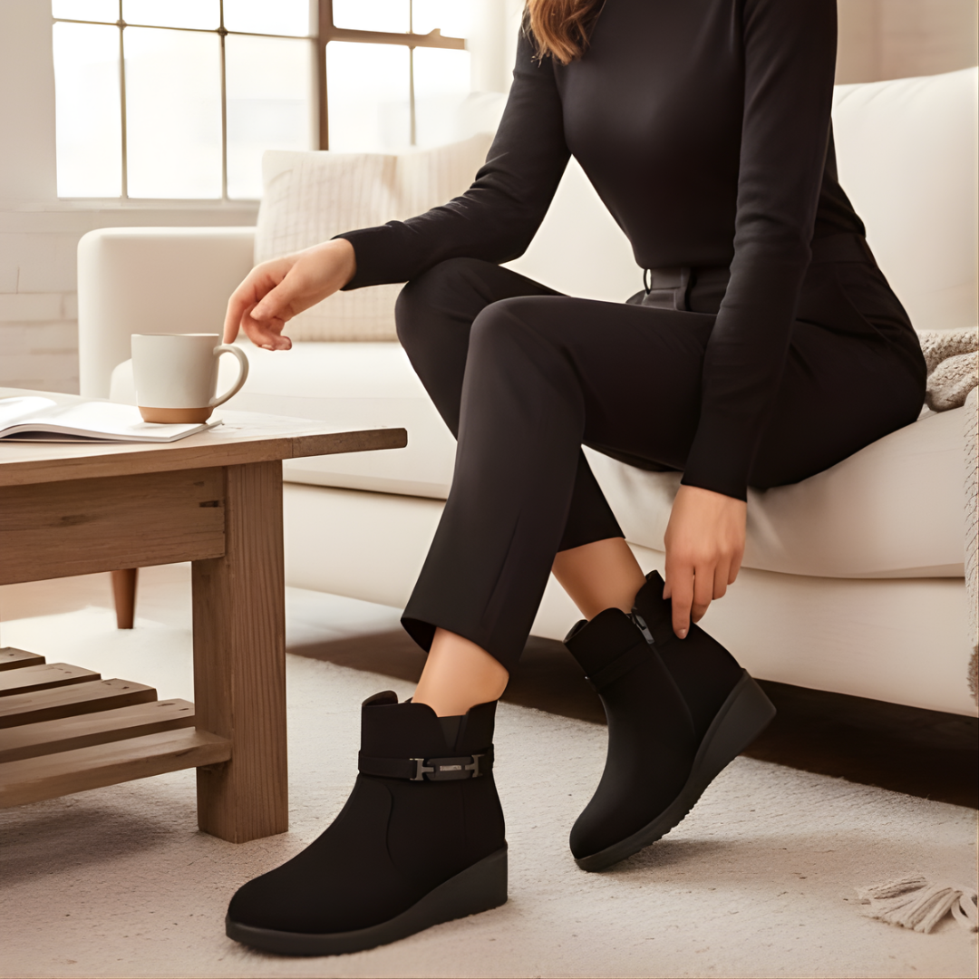 Zwarte Enkellaars Dames met Hak en Zijdelingse Ritssluiting - Comfortabele Binnenzool en Lichtgewicht Wigzool 1