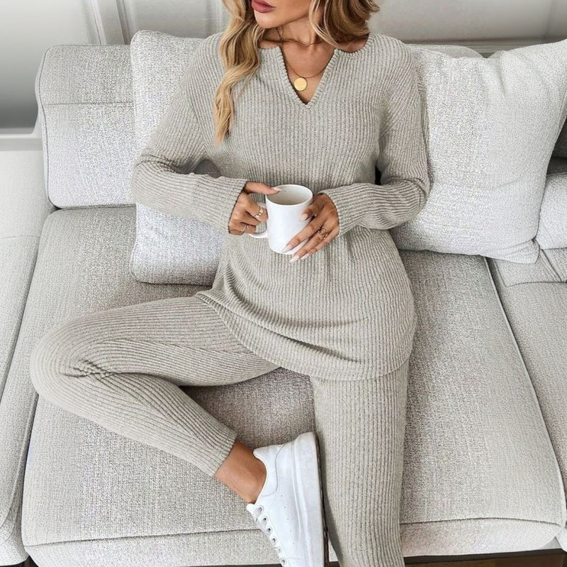 Grijs V-Hals Tweedelig Set voor Dames – Stijlvolle & Comfortabele Herfstoutfit