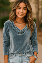 Fluwelen Top met Gedrapeerde Halslijn en Lange Mouwen – Luxe Casual Elegante Blouse 4