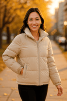 Gewatteerde Lange Dames Jas met Opstaande Kraag en Praktische Zakken – Warme Winterjas voor Koude Dagen 1