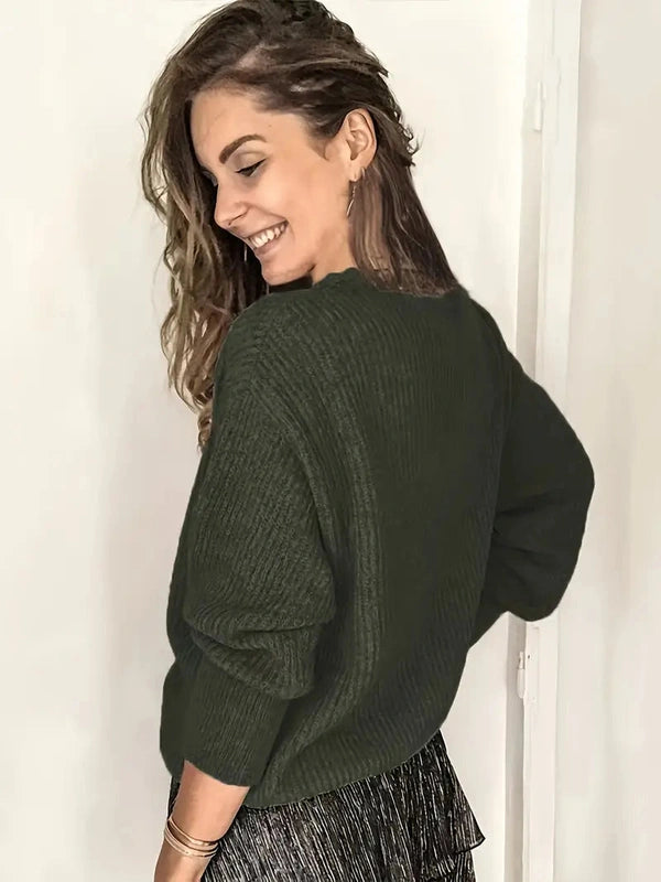 Damestrui met elegante V-hals en klassiek kabelgebreid patroon, ideaal voor dagelijks gebruik.