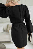 Elegante Vrijetijdsjurk met V-hals en Strikceintuur – Onder Kniehoogte met Lange Mouwen voor Elke Gelegenheid 8