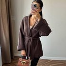 Gezellige Gebreide Dames Jas met Afneembare Riem – Lange Wikkelstijl voor Koude Dagen 0