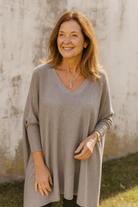 Gezellige Losvallende Top met V-hals – Ademend en Comfortabel voor Casual en Formele Outfits 2