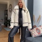 Korte Wollen Jas Dames in Chique Beige met Losse Pasvorm voor Herfst/Winter 2