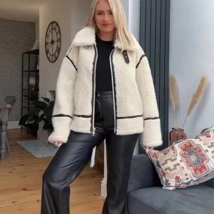 Korte Wollen Jas Dames in Chique Beige met Losse Pasvorm voor Herfst/Winter 2