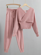 Tweedelige Set Dames Katoenmix met Overslagtrui en Taps Toelopende Joggingbroek – Casual en Verfijnd 3