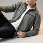 Verzwaarde Gebreide Jas met Fleece Voering en Opstaande Kraag – Uniek Lineair Patroon voor Comfort en Stijl 0