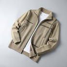 Verzwaarde Gebreide Jas met Fleece Voering en Opstaande Kraag – Uniek Lineair Patroon voor Comfort en Stijl 2