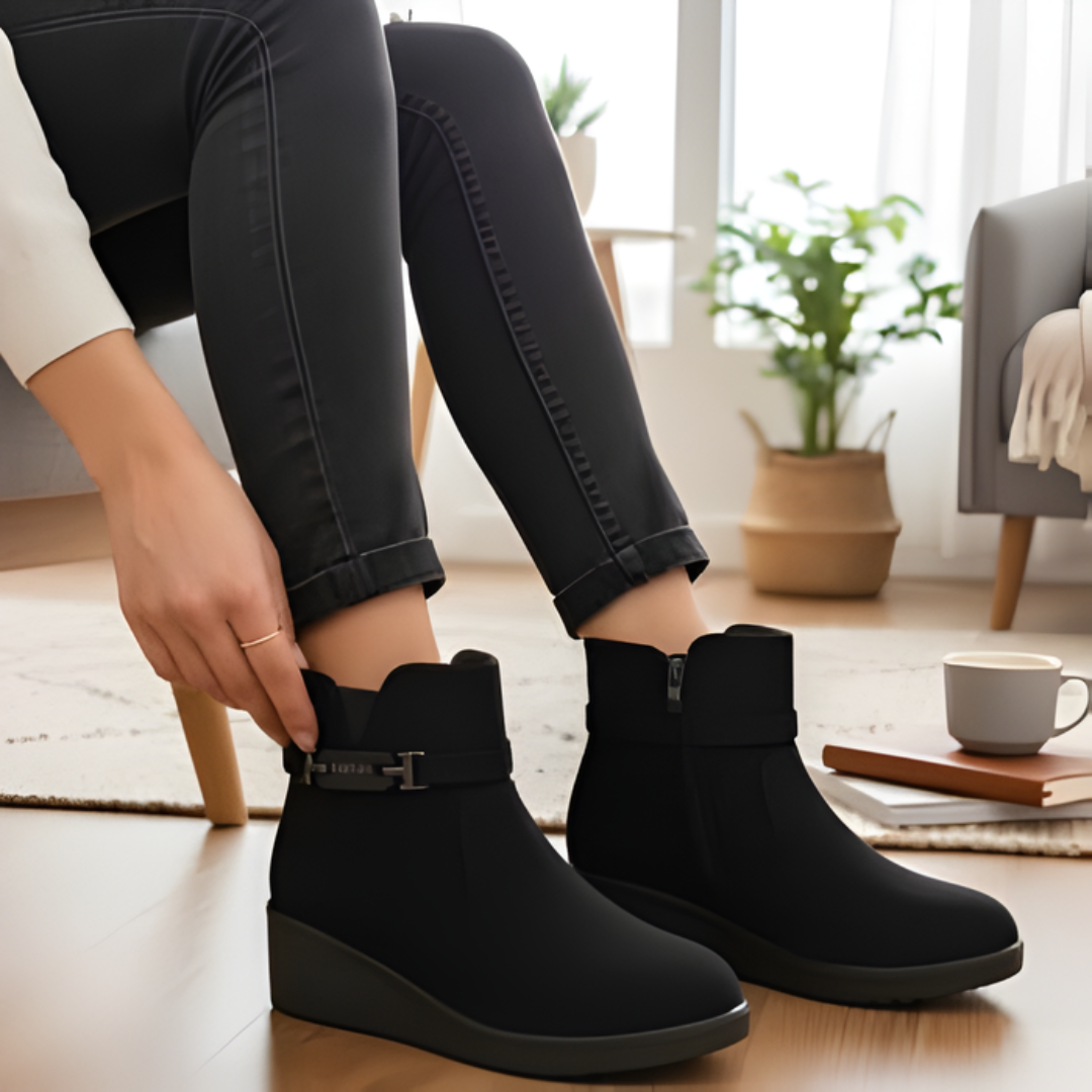 Zwarte Enkellaars Dames met Hak en Zijdelingse Ritssluiting - Comfortabele Binnenzool en Lichtgewicht Wigzool 0