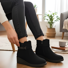 Zwarte Enkellaars Dames met Hak en Zijdelingse Ritssluiting - Comfortabele Binnenzool en Lichtgewicht Wigzool 0